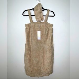 ❗️OFFERS WELCOME❗️ Towel wrap with straps & headband.  Fits like a large.